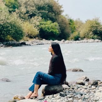 travel content creator, ayushisjourney, travel content, kashmir travel content, pahalgam